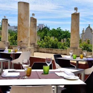 Pousada Palácio de Estói buiten lunchen