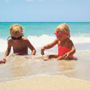 Portugal FamilieVakantie Kindere Spelen aan het strand